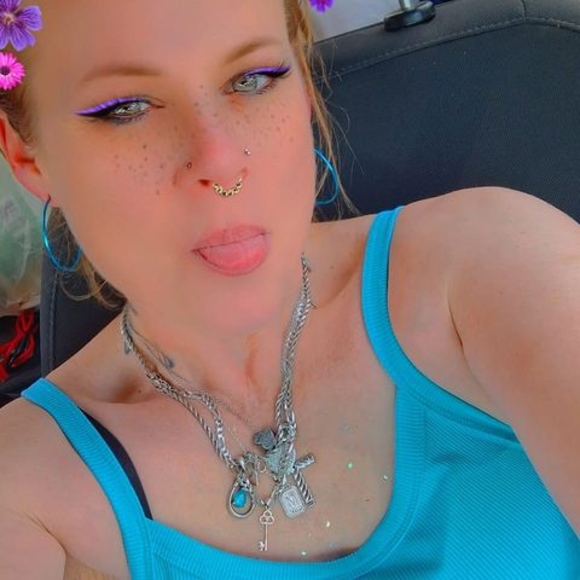 Meet your Posher, Melissa - Picture 1 of 1